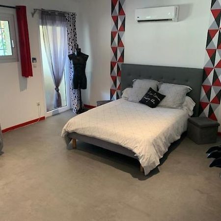 Appartamento Grand Studio Avec Terrasse Vauvert Esterno foto